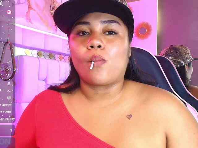 Aisha-Saadi webcam