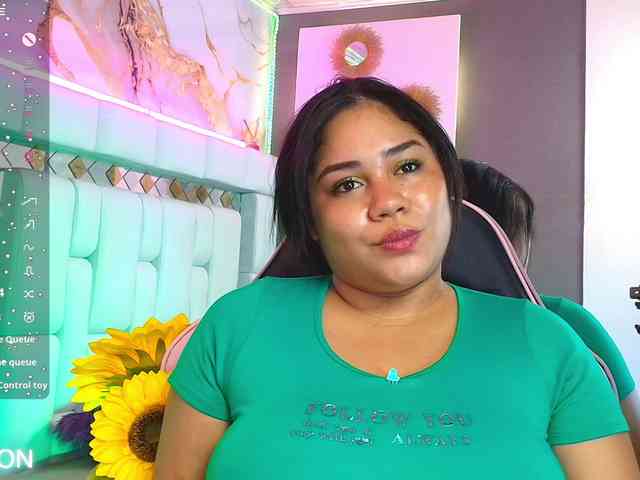 Aisha-Saadi webcam