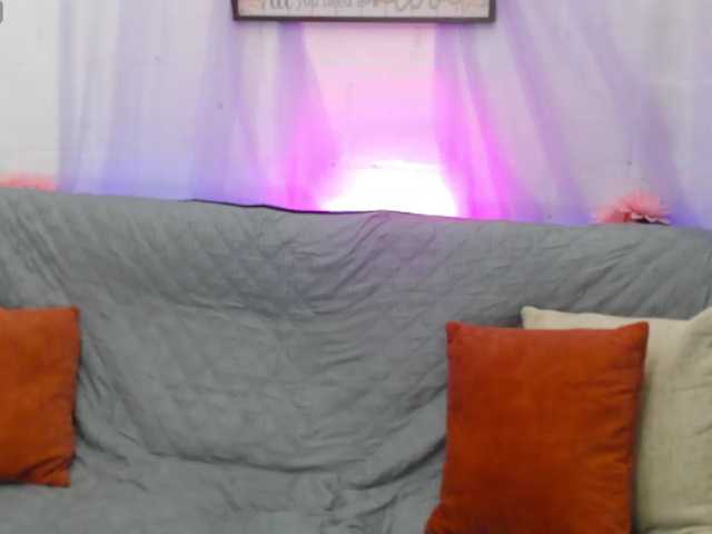 Kylie-06 live cam preview