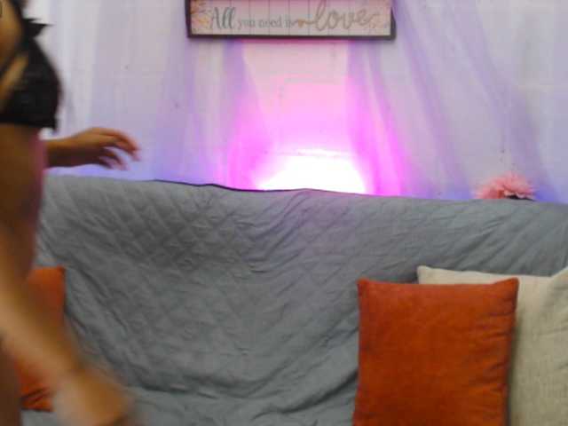 Kylie-06 live cam preview