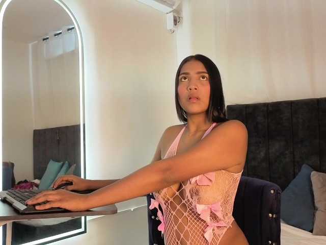 zoe-hamilton live cam on BongaCams