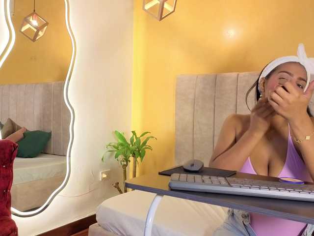 zoe-hamilton live cam on BongaCams