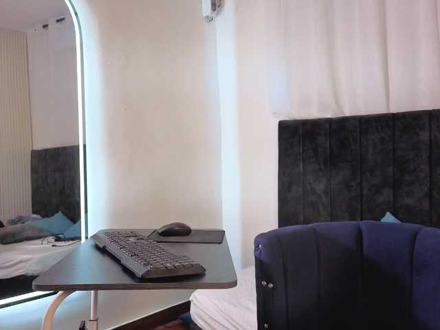 zoe-hamilton live cam on BongaCams
