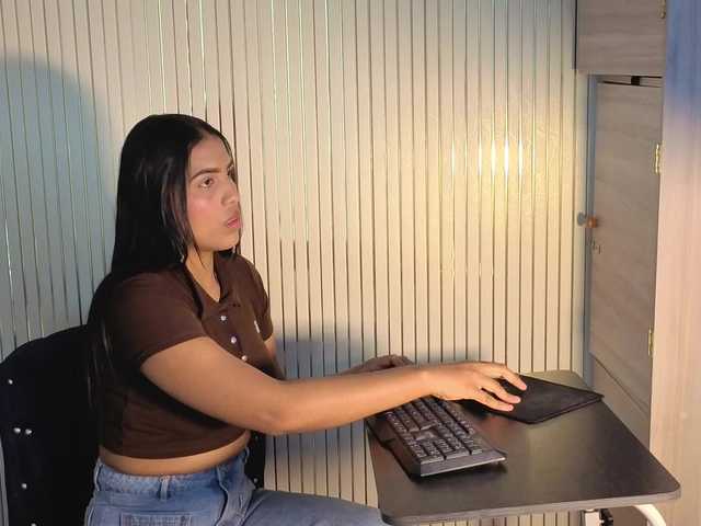zoe-hamilton live cam on BongaCams