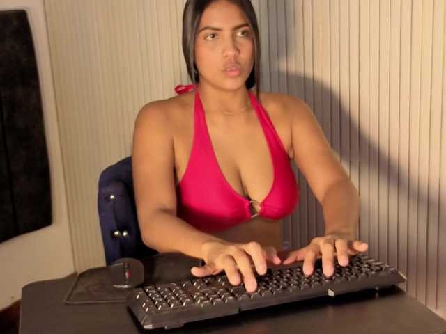 zoe-hamilton live cam on BongaCams