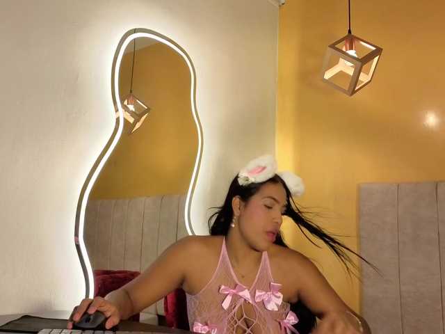 zoe-hamilton live cam on BongaCams