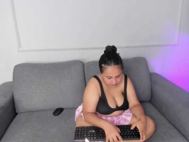 le modèle Marirousel est en webcam porno dans un show sur le site bongacams, il possède les tags suivants: Latino/Hispanic,Brunette,Shaved