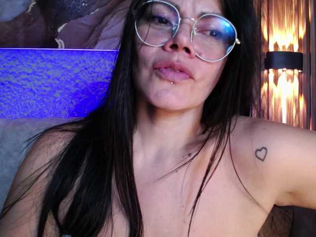 SrtaJennCroft live cam on BongaCams