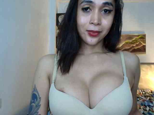 Guapisima's cam show statistics and live stream