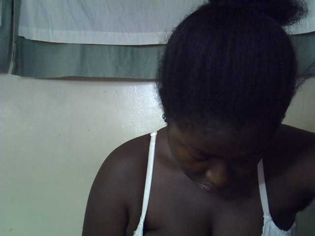 le modèle Sexy-molly est en webcam porno dans un show sur le site bongacams, il possède les tags suivants: Ebony,Brunette,Trimmed