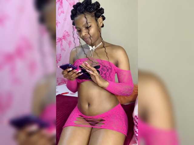 Zuluhoneyxo live cam on BongaCams