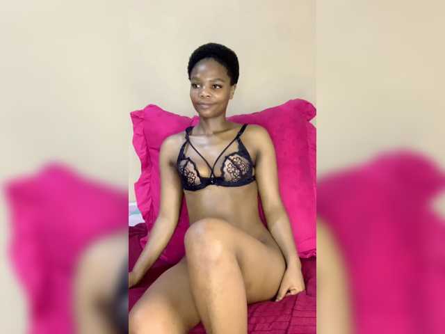 Zuluhoneyxo live cam on BongaCams