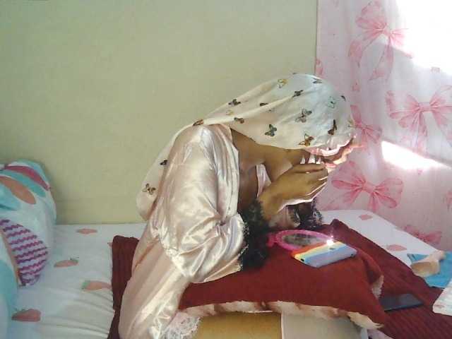 Zuluhoneyxo live cam on BongaCams