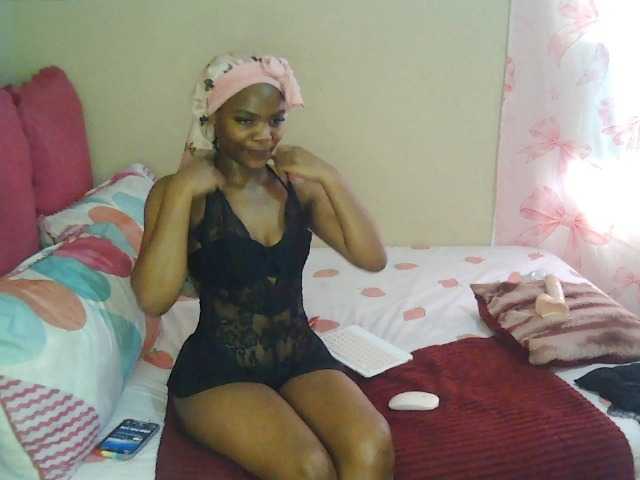 le modèle Zuluhoneyxo est en webcam porno dans un show sur le site bongacams, il possède les tags suivants: Ebony,Brunette,Shaved