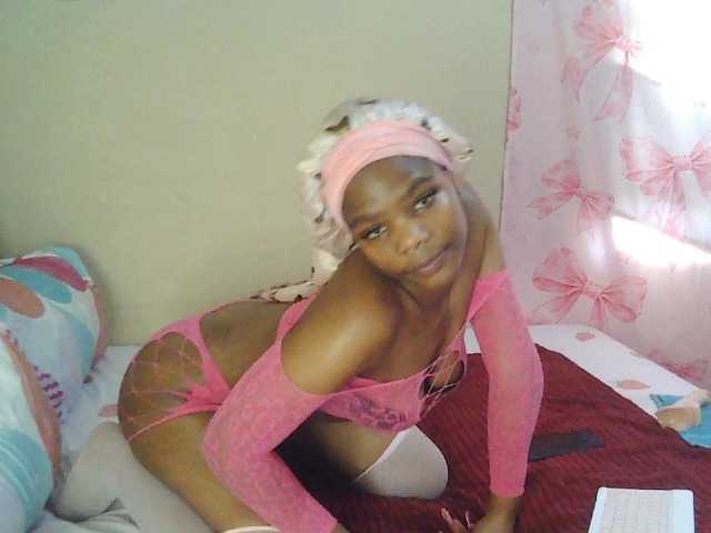 Zuluhoneyxo live cam on BongaCams