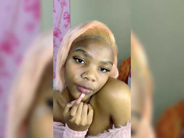 Zuluhoneyxo live cam on BongaCams