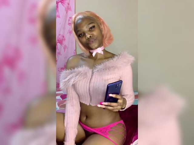 Zuluhoneyxo live cam on BongaCams