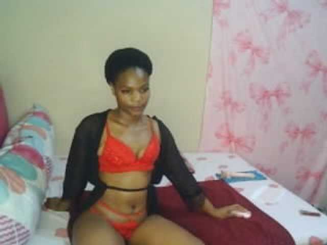 Zuluhoneyxo live cam on BongaCams