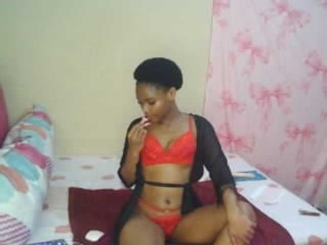 Zuluhoneyxo live cam on BongaCams