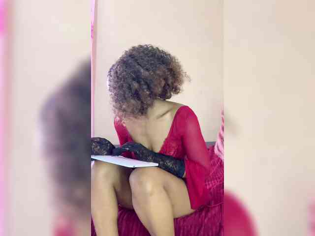 Zuluhoneyxo webcam