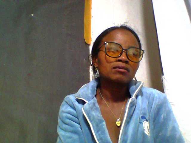 Ashni1 live cam on BongaCams