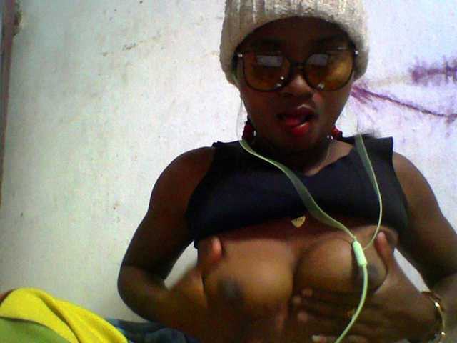 Ashni1 live cam on BongaCams