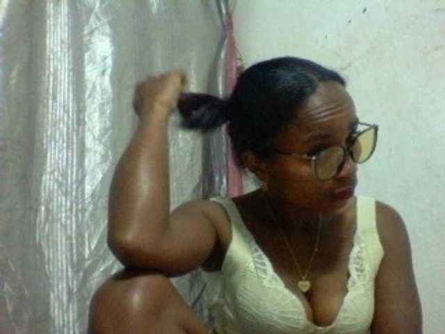 Ashni1 live cam on BongaCams