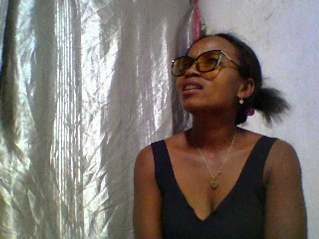 Ashni1 live cam on BongaCams