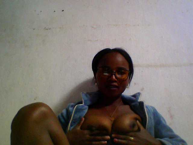 Ashni1 live cam on BongaCams