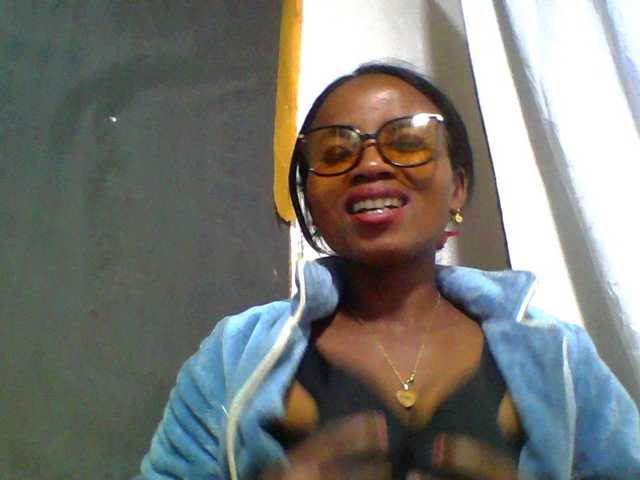 Ashni1 live cam on BongaCams