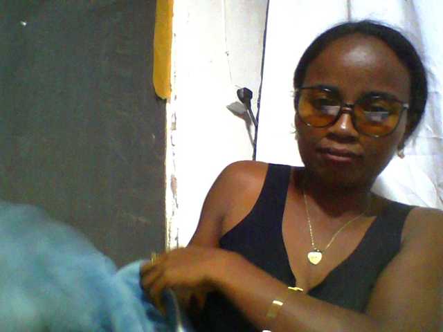 Ashni1 live cam on BongaCams