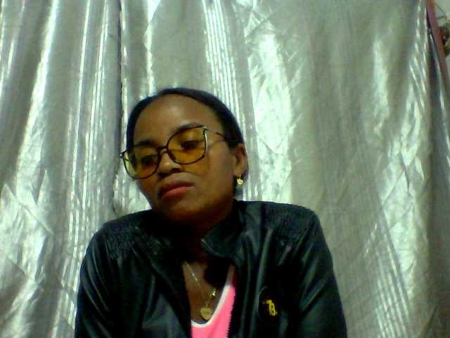 Ashni1 live cam on BongaCams