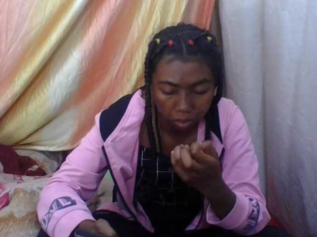 Harliva live cam on BongaCams