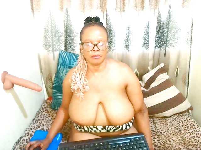 Ebonybloom69 live cam on BongaCams