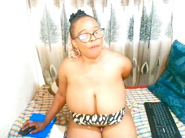Ebonybloom69 live cam on BongaCams