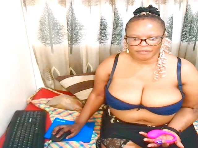 Ebonybloom69 live cam on BongaCams