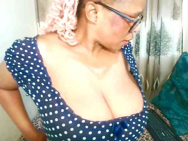 Modella: Ebonybloom69