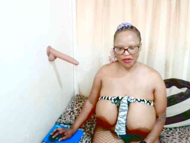 Modella: Ebonybloom69