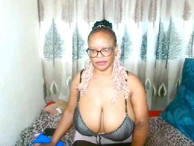 Modella: Ebonybloom69