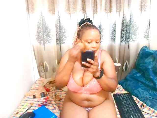 Modella: Ebonybloom69