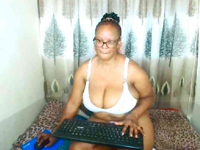 Modella: Ebonybloom69