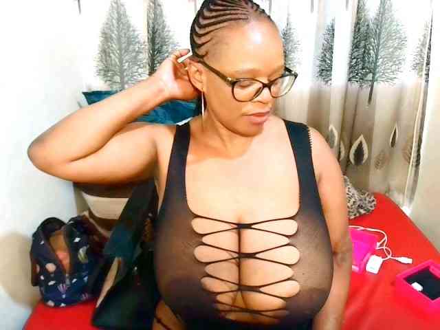 Modella: Ebonybloom69