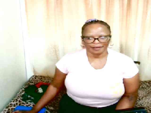 Modella: Ebonybloom69