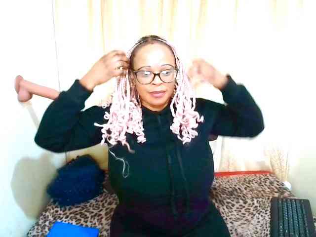 Modella: Ebonybloom69
