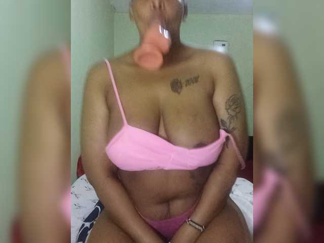 Fellafaith123 live cam on BongaCams