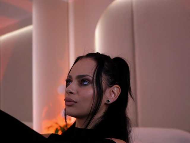 IliriaKara live cam on BongaCams
