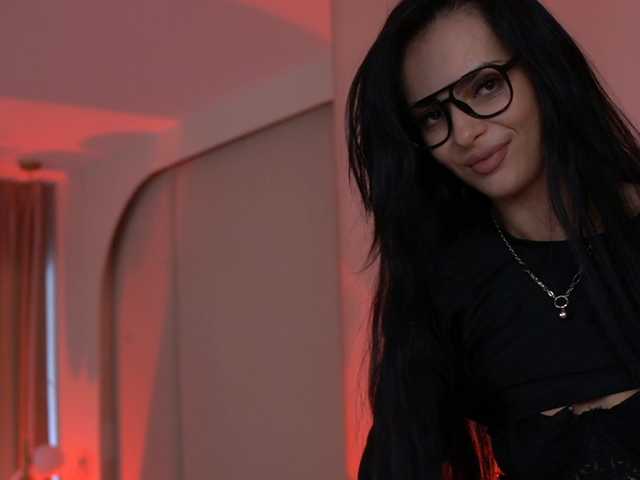 IliriaKara live cam on BongaCams