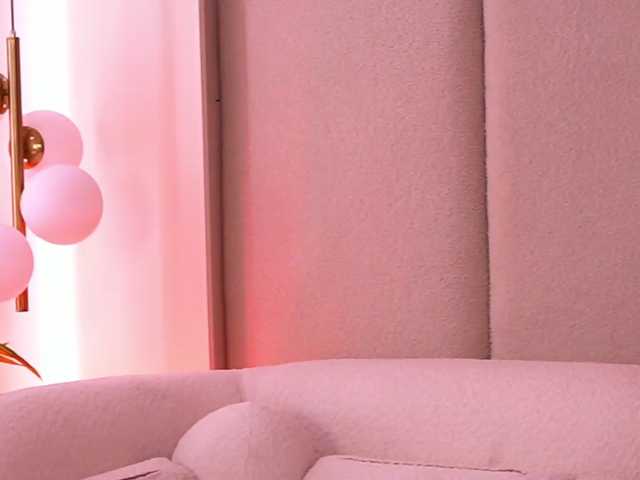 IliriaKara live cam on BongaCams