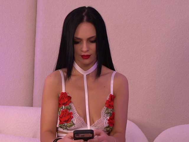 IliriaKara live cam on BongaCams