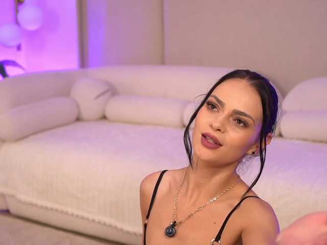 IliriaKara webcam model